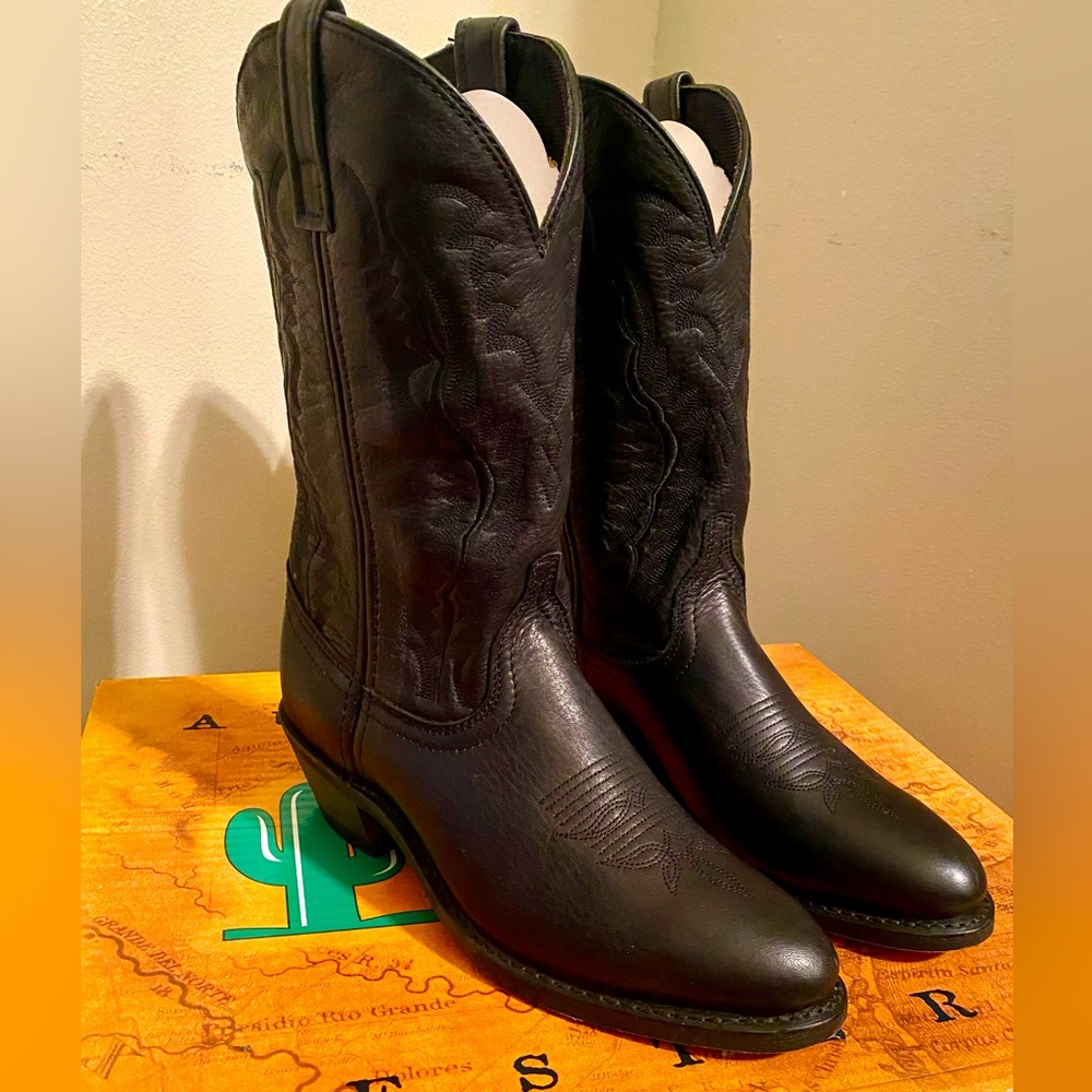 Black leather Laredo boots women size 6 - Never worn